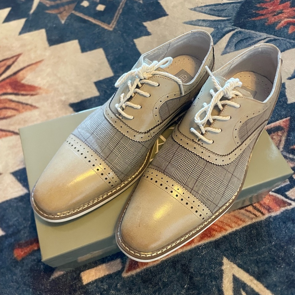 Men's Beige Oxford Shoes by Giovanni